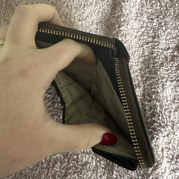 Michael Kors Wallet - Picture 4 of 5